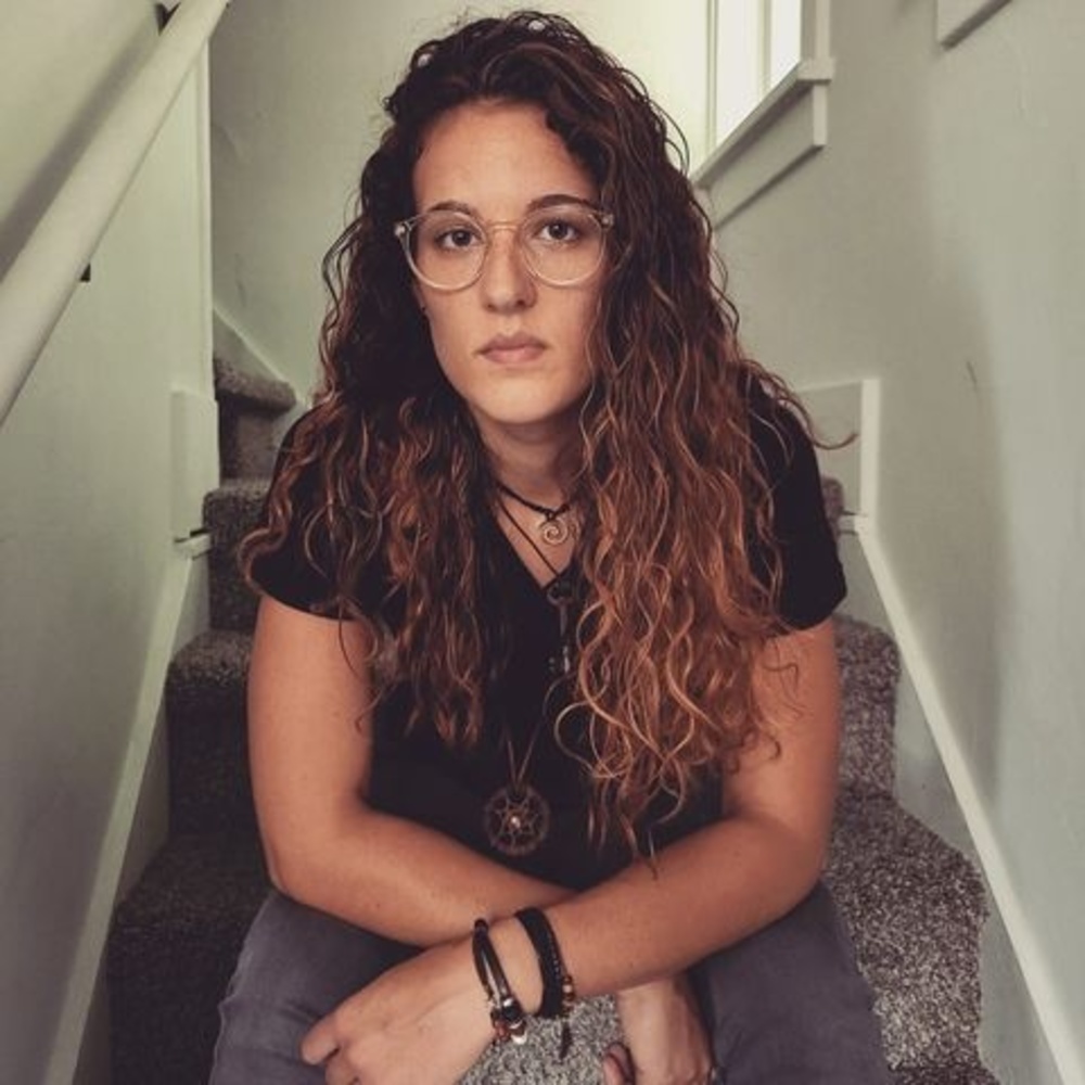 Meet your Posher, Cassandra